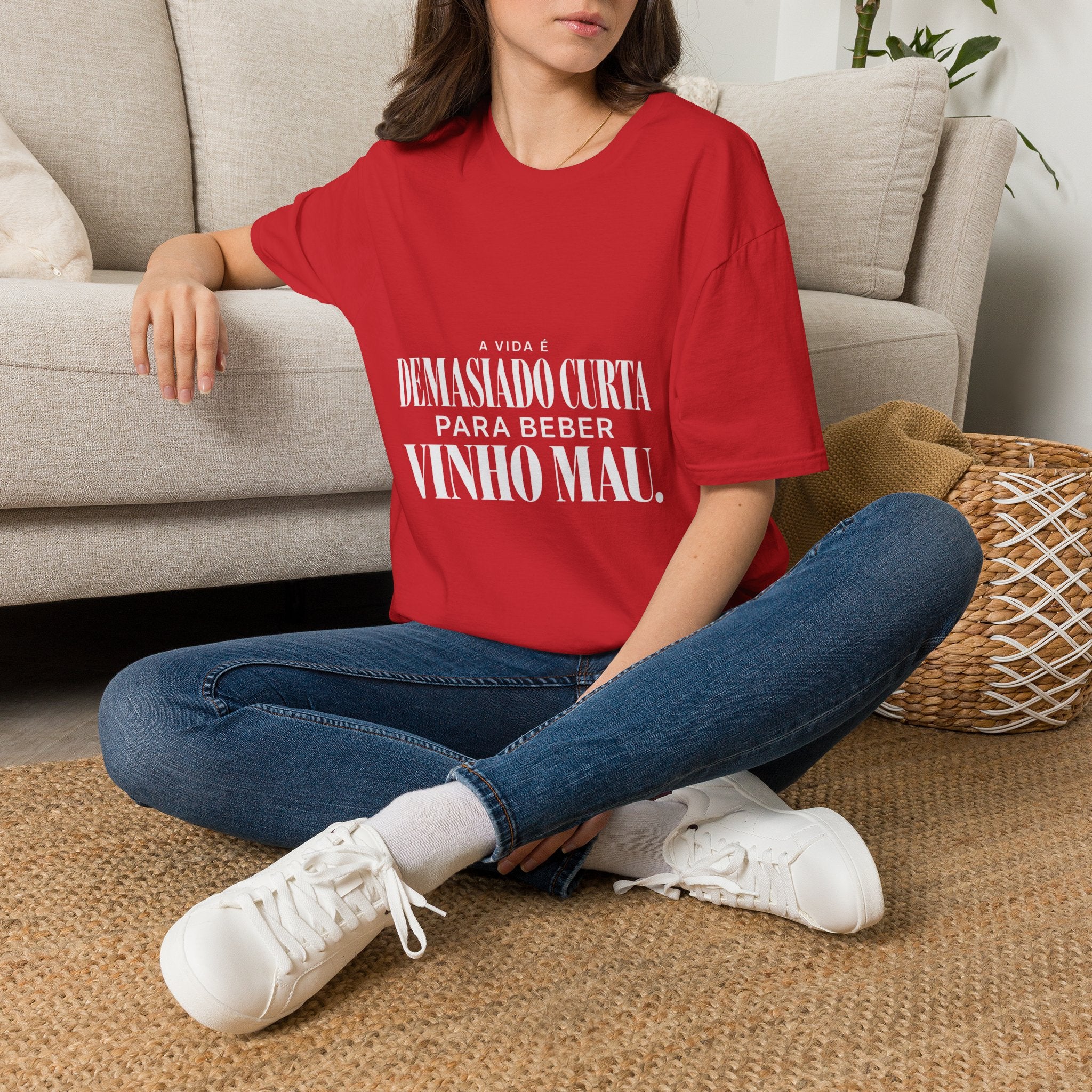 Vida Curta para Vinho Mau T-Shirt