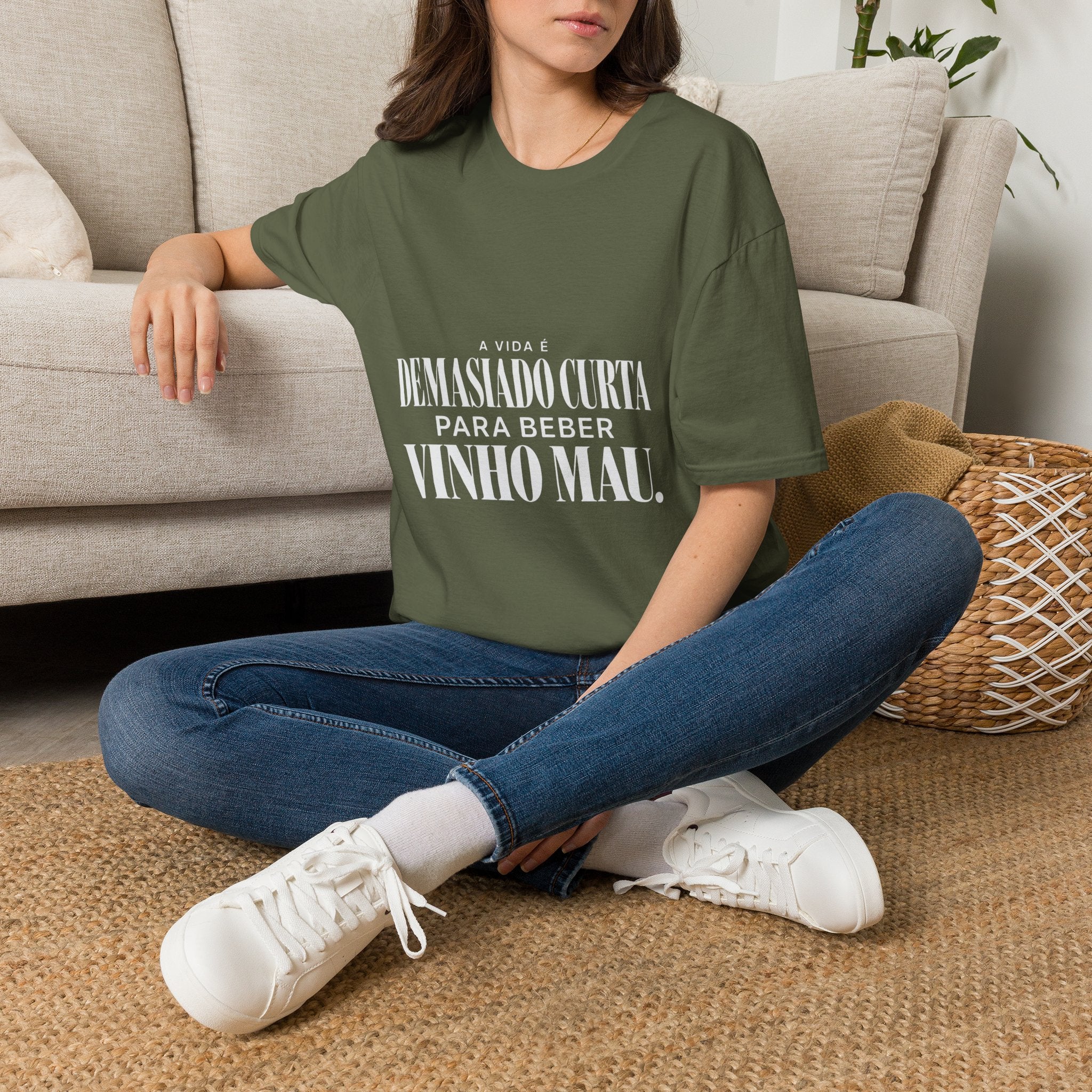 Vida Curta para Vinho Mau T-Shirt