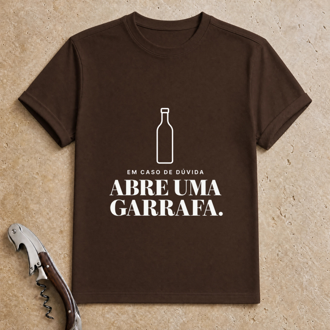 Abre uma Garrafa T-Shirt