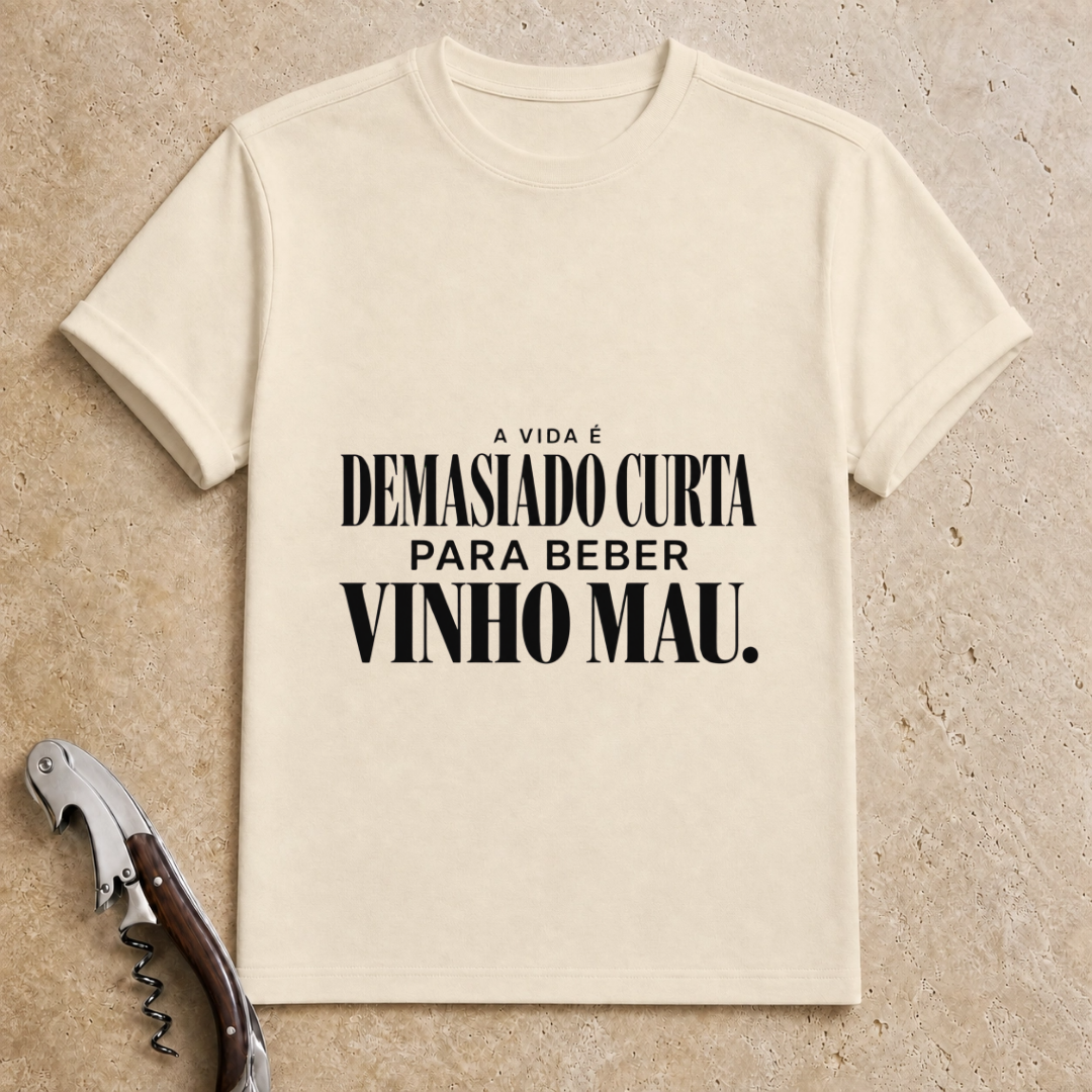 Vida Curta para Vinho Mau T-Shirt