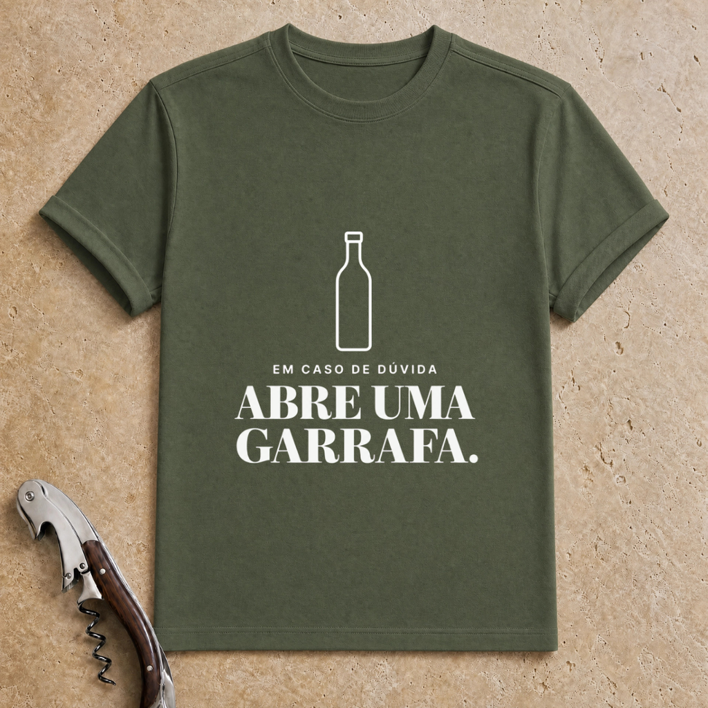 Abre uma Garrafa T-Shirt